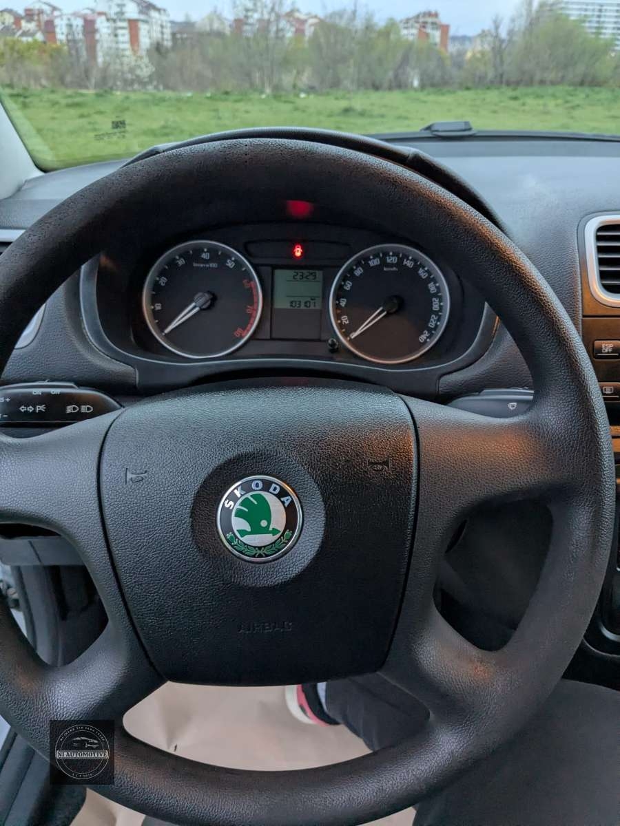 skoda-fabia-14-elegance-big-12