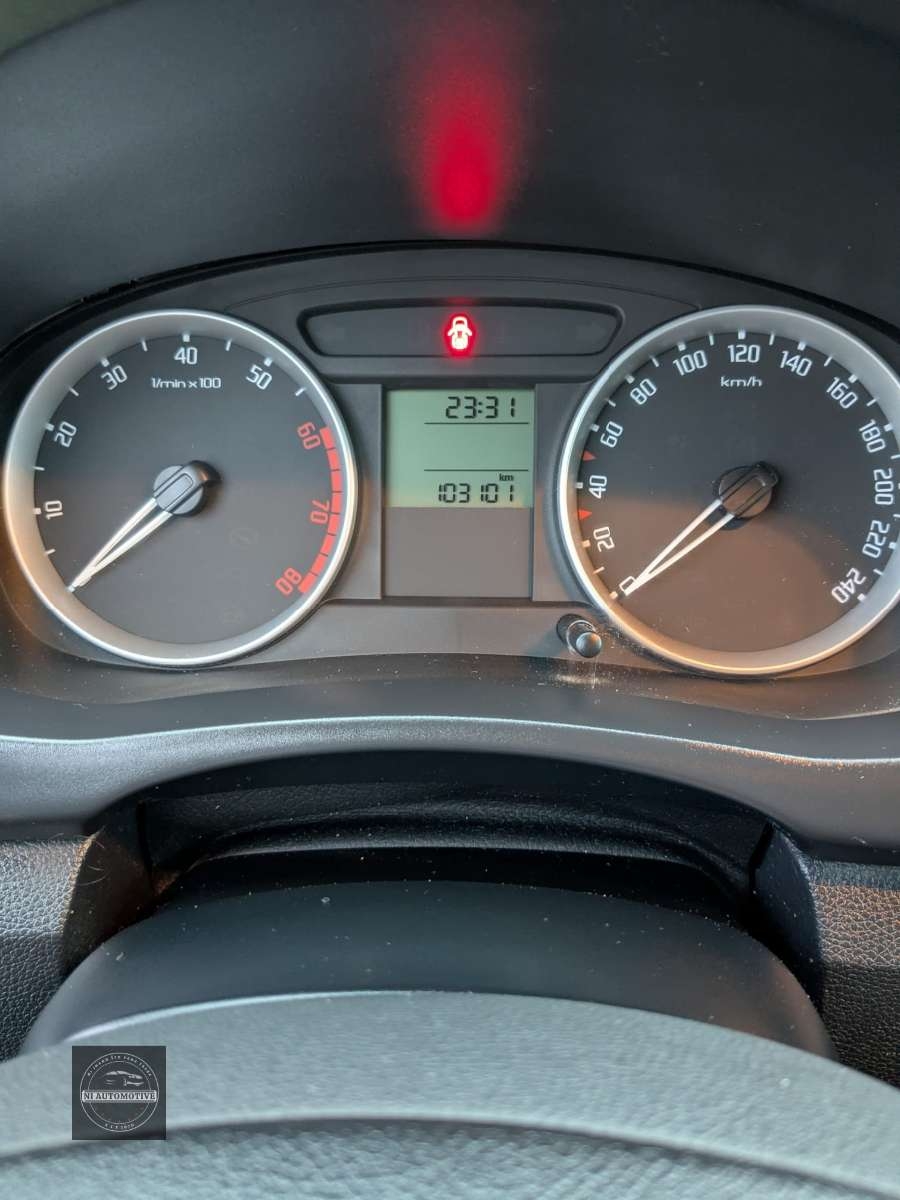 skoda-fabia-14-elegance-big-13