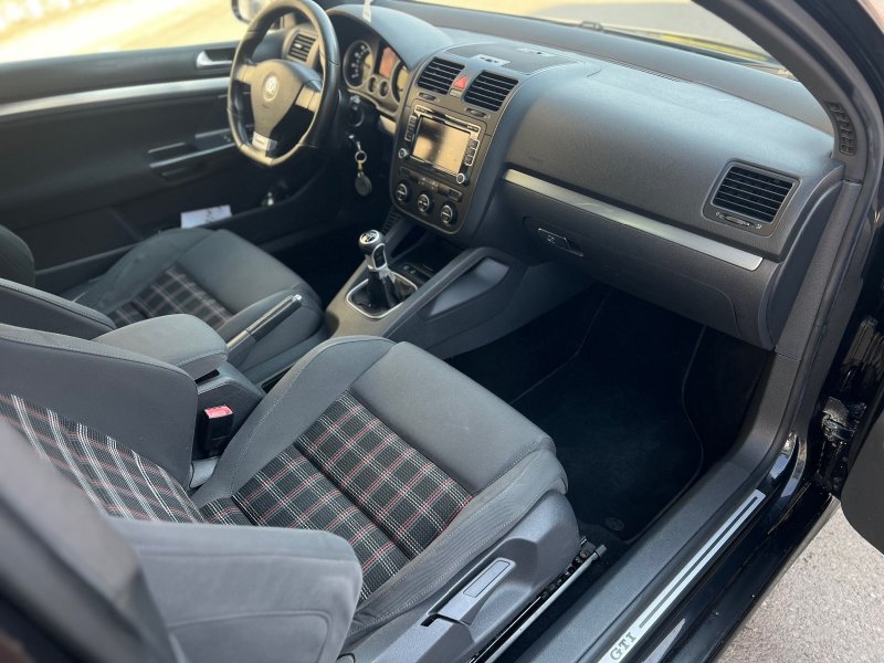 golf-5-gti-small-12