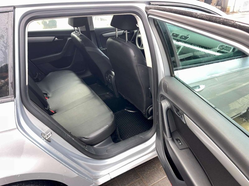 volkswagen-passat-b7-20-2012-godiste-small-11
