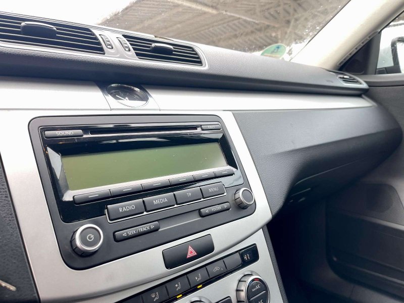 volkswagen-passat-b7-20-2012-godiste-small-17