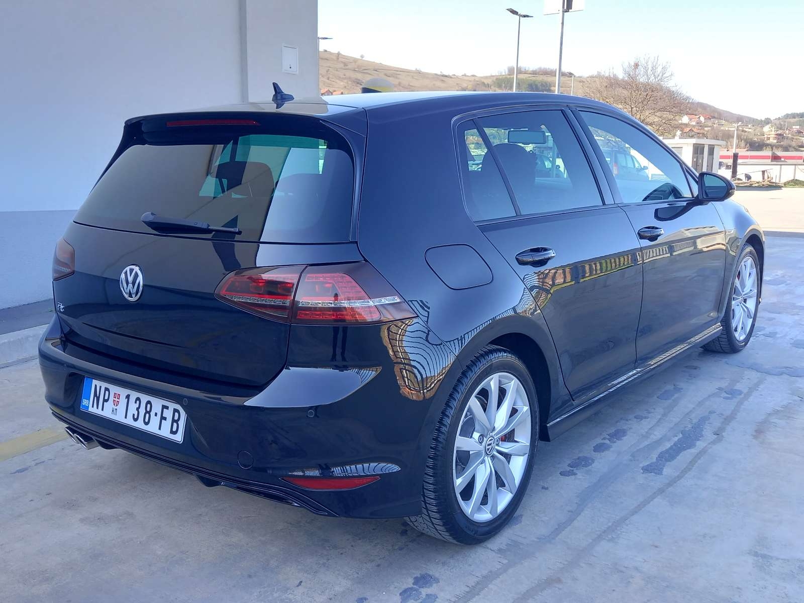 golf-7-r-line-big-3