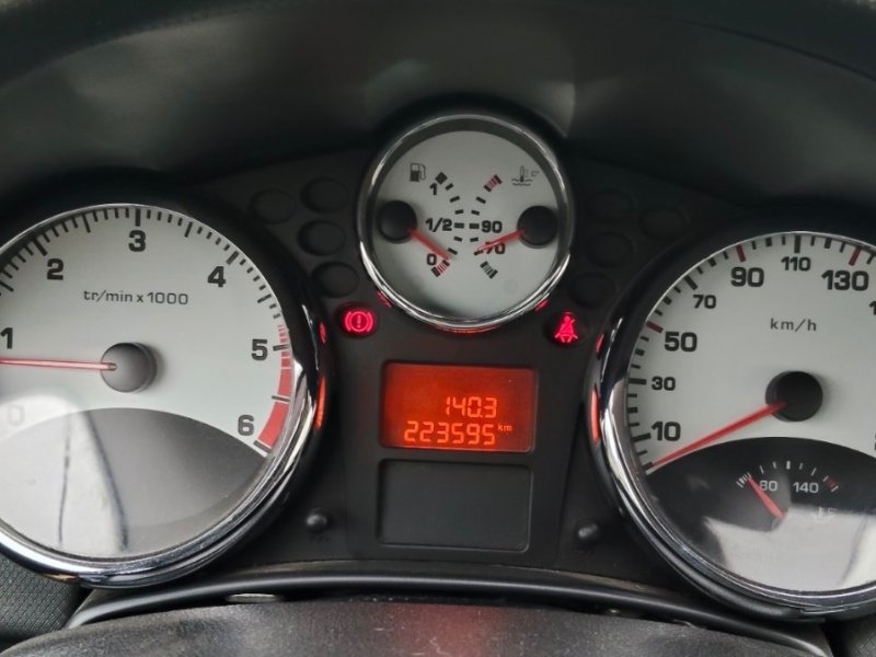 peugeot-207cc-small-9