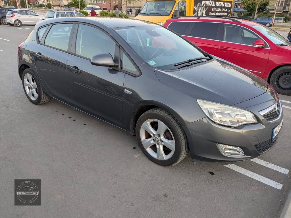 opel-astra-j-14