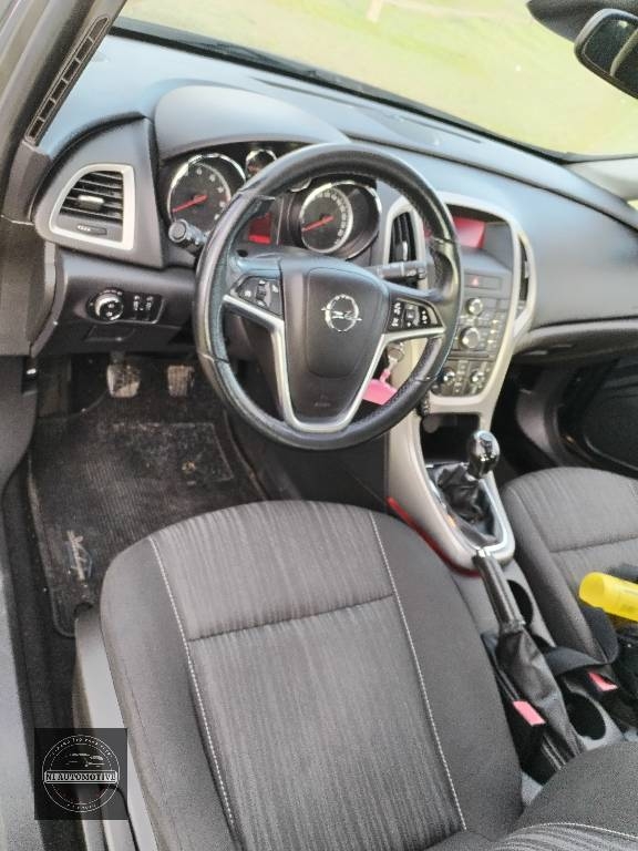 opel-astra-j-14-big-7