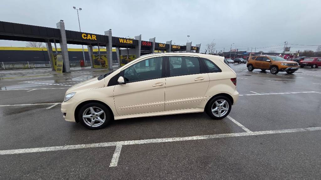 mercedes-b180-big-2