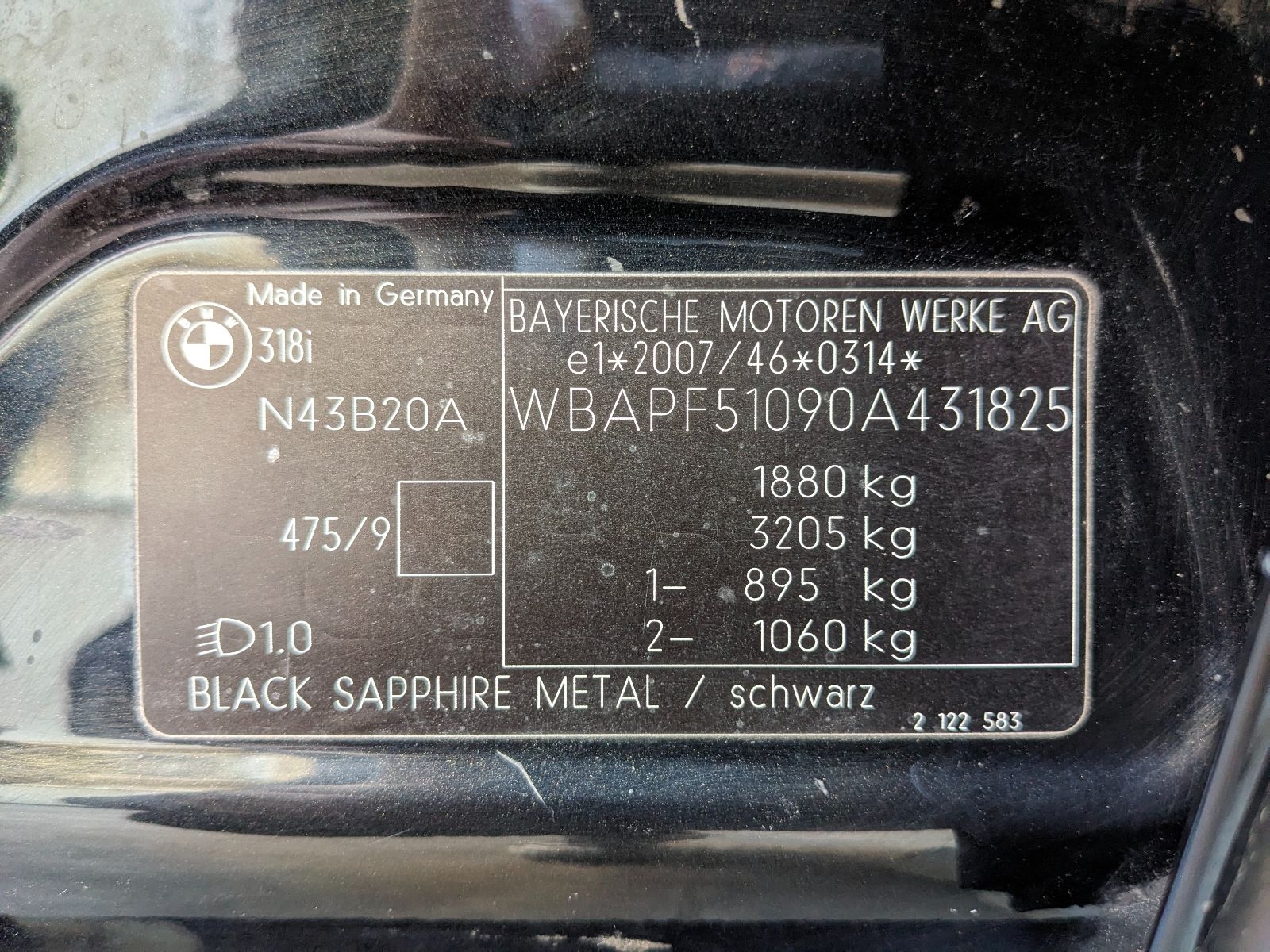 bmw-318i-e90-black-sapphire-big-9