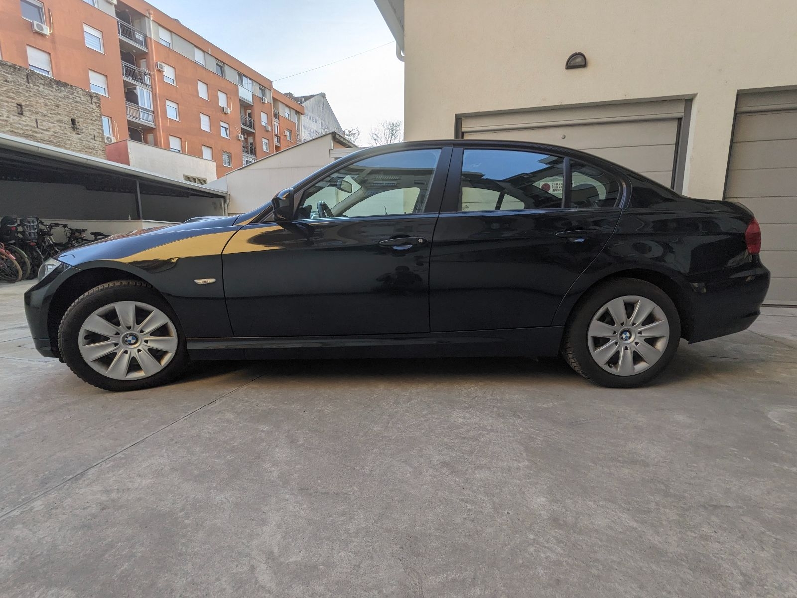bmw-318i-e90-black-sapphire-big-3